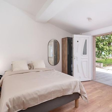 Lumignons Lyonnais - Doua Appartement Villeurbanne Buitenkant foto