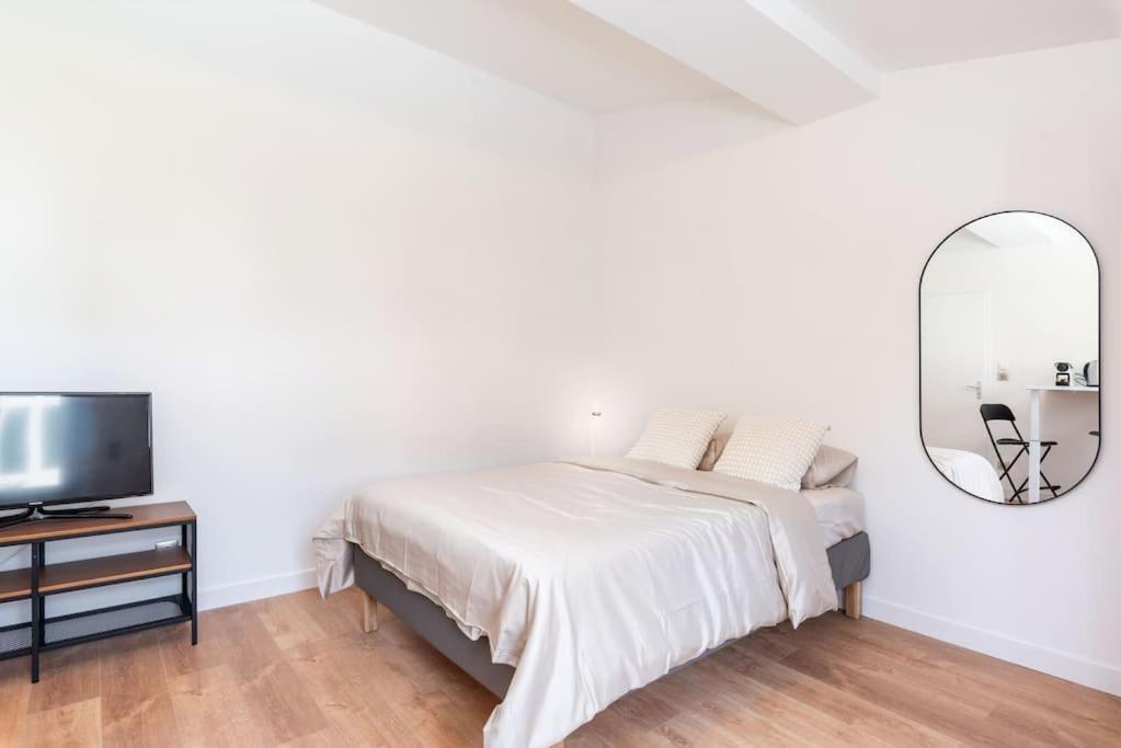 Lumignons Lyonnais - Doua Appartement Villeurbanne Buitenkant foto