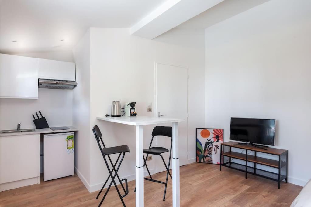 Lumignons Lyonnais - Doua Appartement Villeurbanne Buitenkant foto